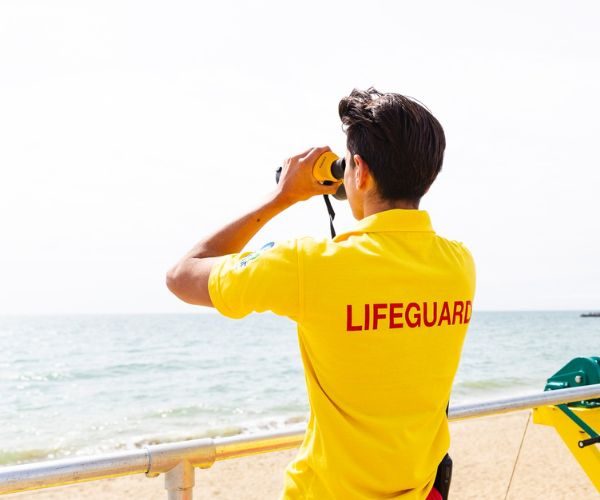 beach lifeguard service in dubai